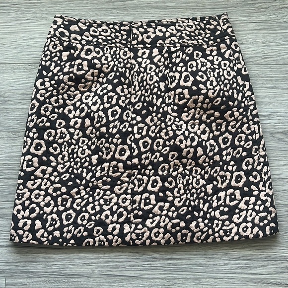 LOFT Leopard Print Pencil Skirt Size 6 - Picture 5 of 7